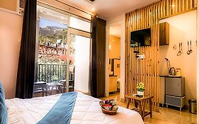 La Riqueza Pride Inn # Close To Lakshman Jhula & Ganga Ghat # Mountain View Rooms # Free Parking